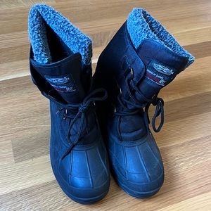 Men’s size 7 snow boots with removable inserts